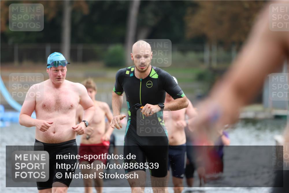 14.09.2025 - Stadtparktriathlon Michael Strokosch http://msf.ph/oto/8868539 14.09.2025 10:32:46 Schwimmen 723, 736, 762, 776, 781, 786, 802, 816, 821 meine-sportfotos.de