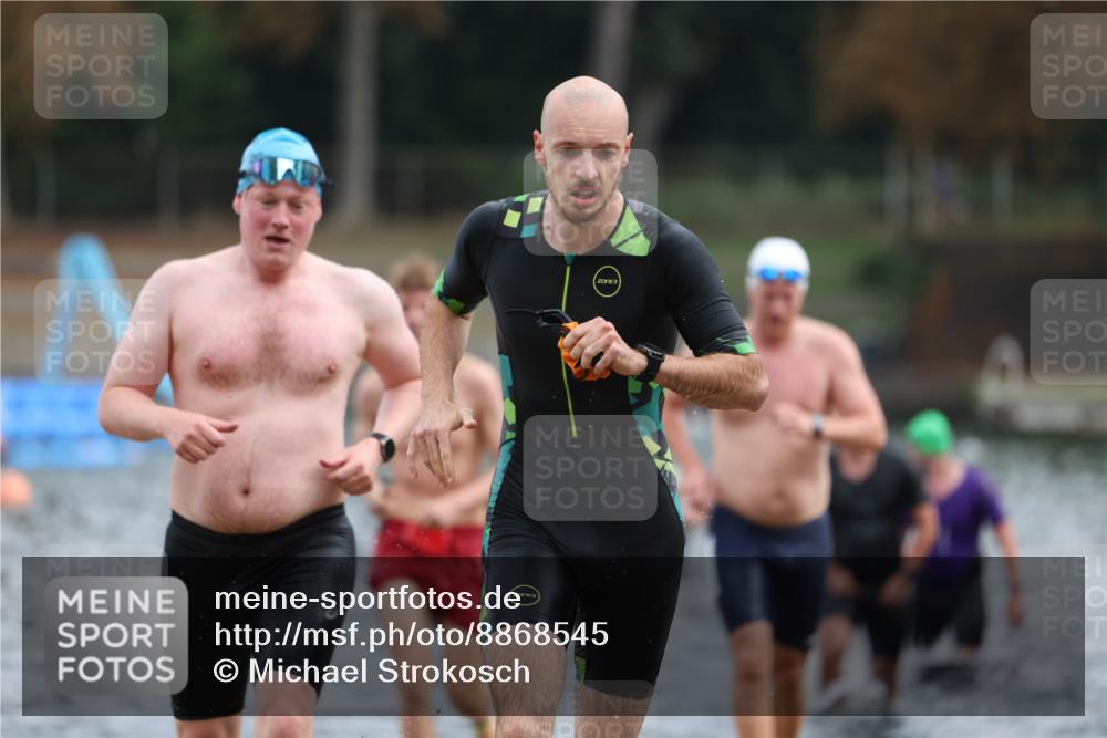 14.09.2025 - Stadtparktriathlon Michael Strokosch http://msf.ph/oto/8868545 14.09.2025 10:32:46 Schwimmen 723, 736, 762, 776, 781, 786, 802, 816, 821 meine-sportfotos.de