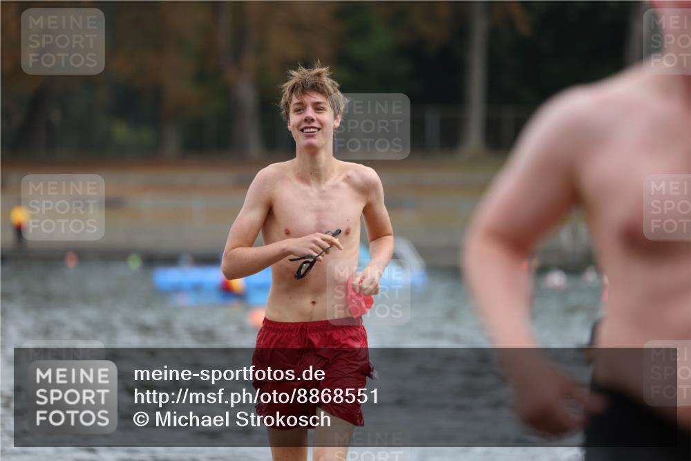 14.09.2025 - Stadtparktriathlon Michael Strokosch http://msf.ph/oto/8868551 14.09.2025 10:32:49 Schwimmen 723, 736, 776, 786, 802, 816, 821 meine-sportfotos.de