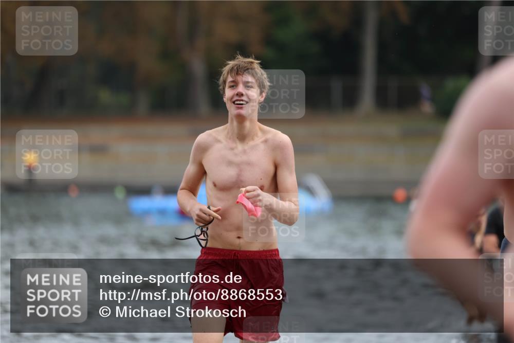 14.09.2025 - Stadtparktriathlon Michael Strokosch http://msf.ph/oto/8868553 14.09.2025 10:32:49 Schwimmen 723, 736, 776, 786, 802, 816, 821 meine-sportfotos.de