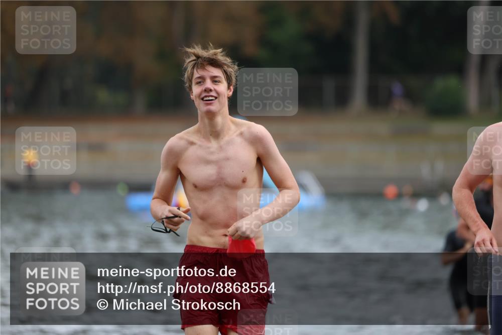 14.09.2025 - Stadtparktriathlon Michael Strokosch http://msf.ph/oto/8868554 14.09.2025 10:32:50 Schwimmen 723, 736, 776, 786, 802, 816, 821 meine-sportfotos.de