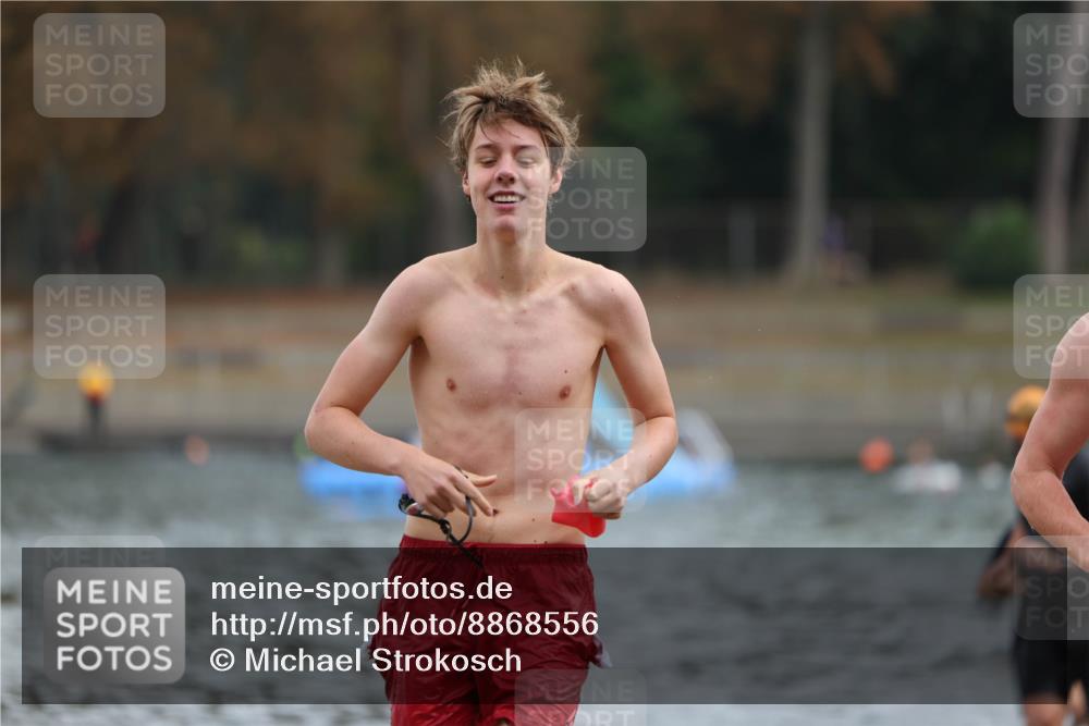 14.09.2025 - Stadtparktriathlon Michael Strokosch http://msf.ph/oto/8868556 14.09.2025 10:32:50 Schwimmen 723, 736, 776, 786, 802, 816, 821 meine-sportfotos.de