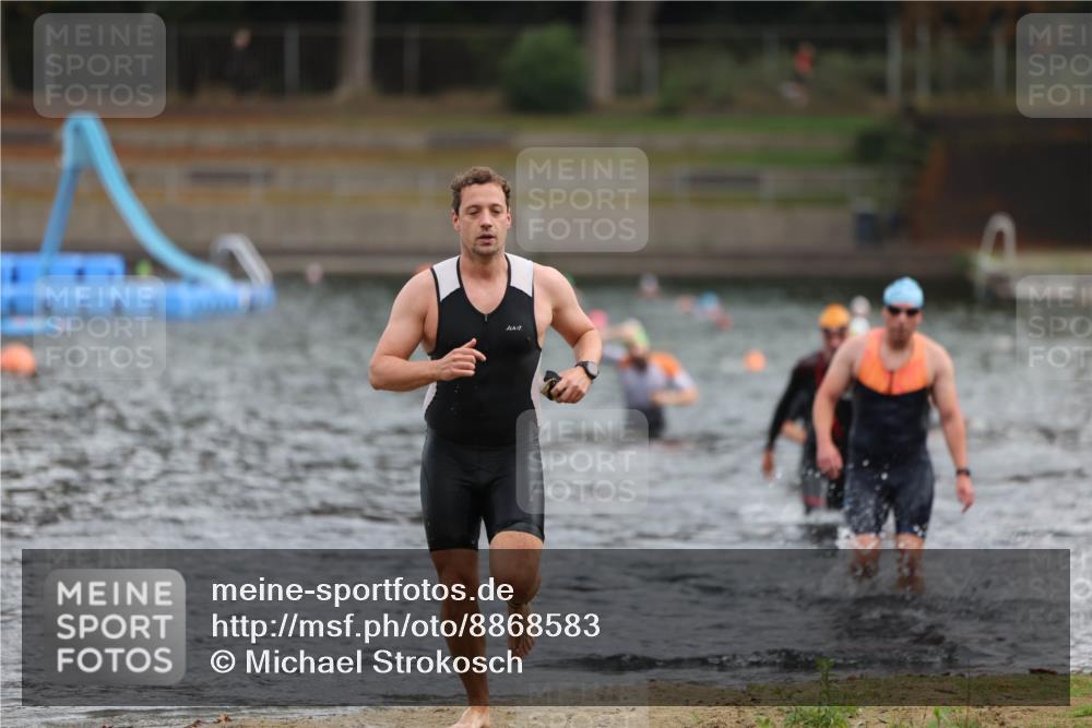 14.09.2025 - Stadtparktriathlon Michael Strokosch http://msf.ph/oto/8868583 14.09.2025 10:33:01 Schwimmen 739, 750, 786, 787, 802 meine-sportfotos.de