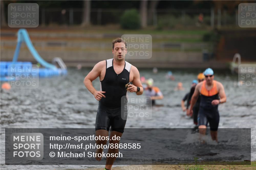 14.09.2025 - Stadtparktriathlon Michael Strokosch http://msf.ph/oto/8868585 14.09.2025 10:33:01 Schwimmen 739, 750, 786, 787, 802 meine-sportfotos.de