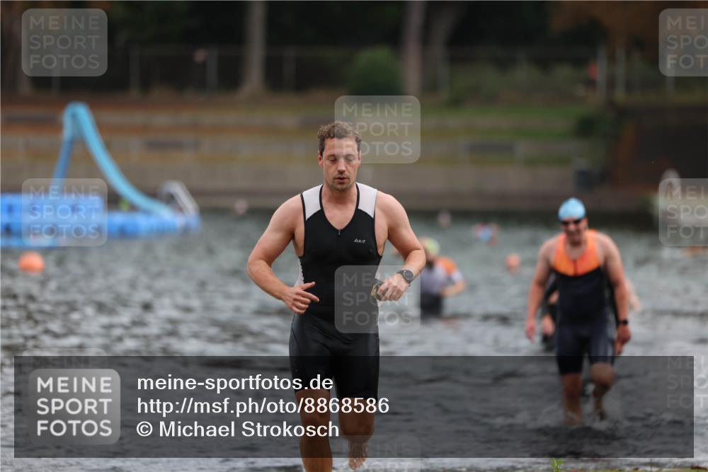 14.09.2025 - Stadtparktriathlon Michael Strokosch http://msf.ph/oto/8868586 14.09.2025 10:33:01 Schwimmen 739, 750, 786, 787, 802 meine-sportfotos.de