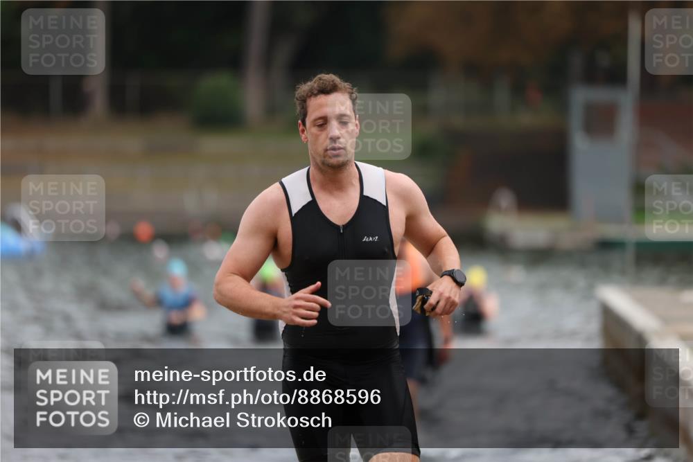 14.09.2025 - Stadtparktriathlon Michael Strokosch http://msf.ph/oto/8868596 14.09.2025 10:33:03 Schwimmen 739, 750, 779, 787 meine-sportfotos.de