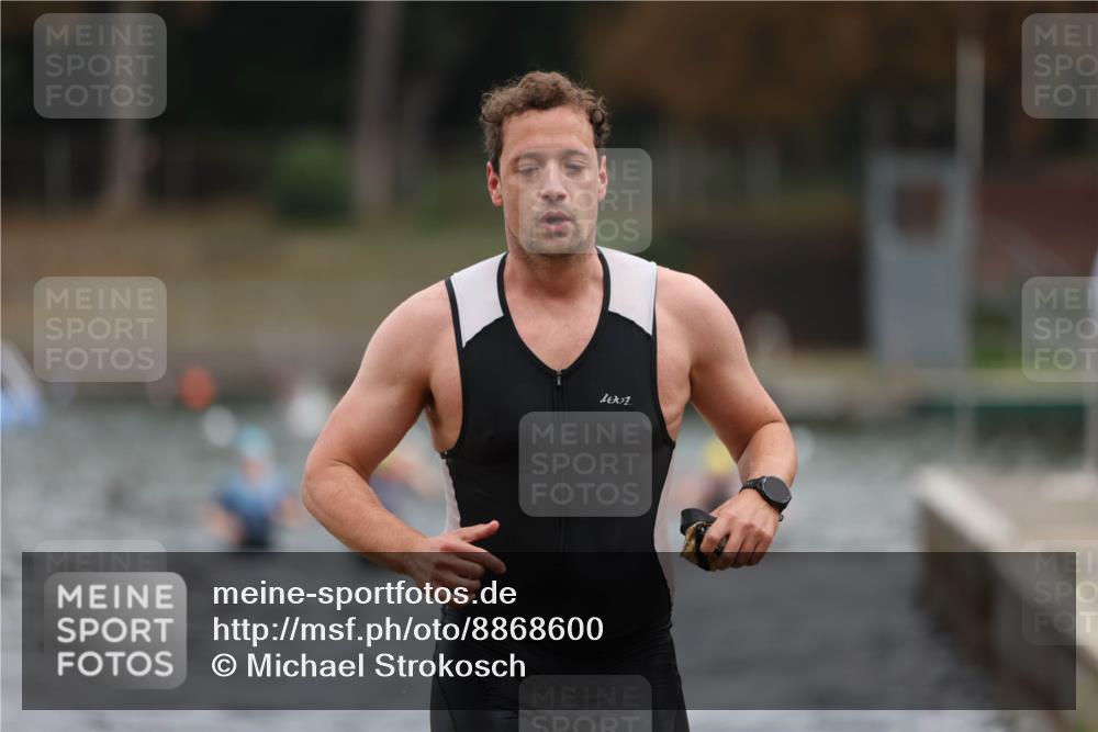 14.09.2025 - Stadtparktriathlon Michael Strokosch http://msf.ph/oto/8868600 14.09.2025 10:33:04 Schwimmen 739, 750, 779, 787 meine-sportfotos.de
