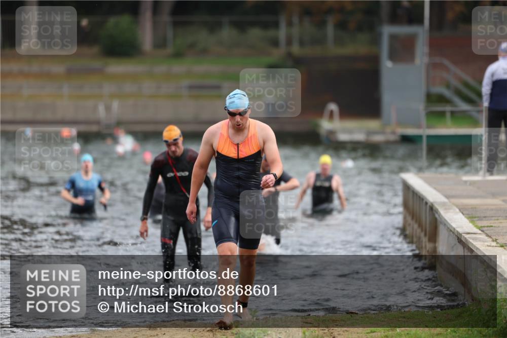 14.09.2025 - Stadtparktriathlon Michael Strokosch http://msf.ph/oto/8868601 14.09.2025 10:33:06 Schwimmen 739, 750, 779, 787 meine-sportfotos.de