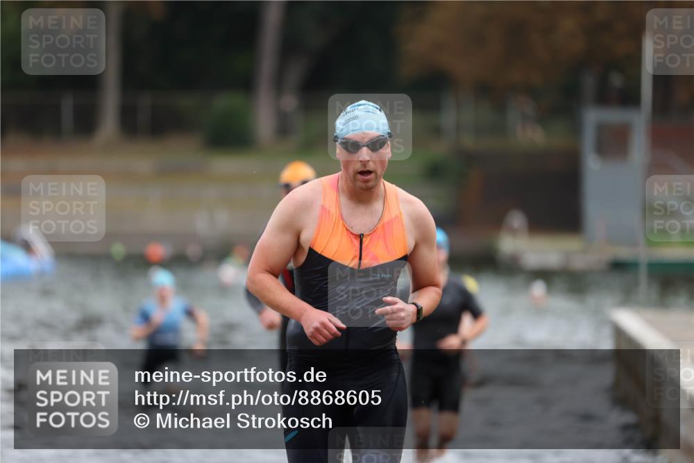 14.09.2025 - Stadtparktriathlon Michael Strokosch http://msf.ph/oto/8868605 14.09.2025 10:33:09 Schwimmen 739, 779, 787, 790, 807 meine-sportfotos.de