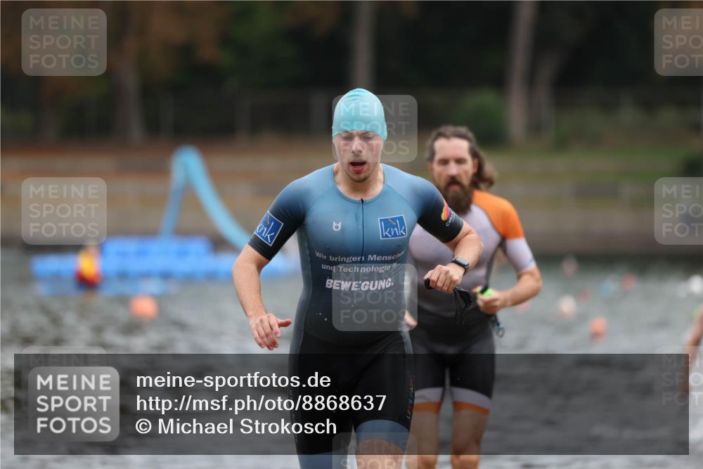 14.09.2025 - Stadtparktriathlon Michael Strokosch http://msf.ph/oto/8868637 14.09.2025 10:33:19 Schwimmen 790, 792, 807 meine-sportfotos.de