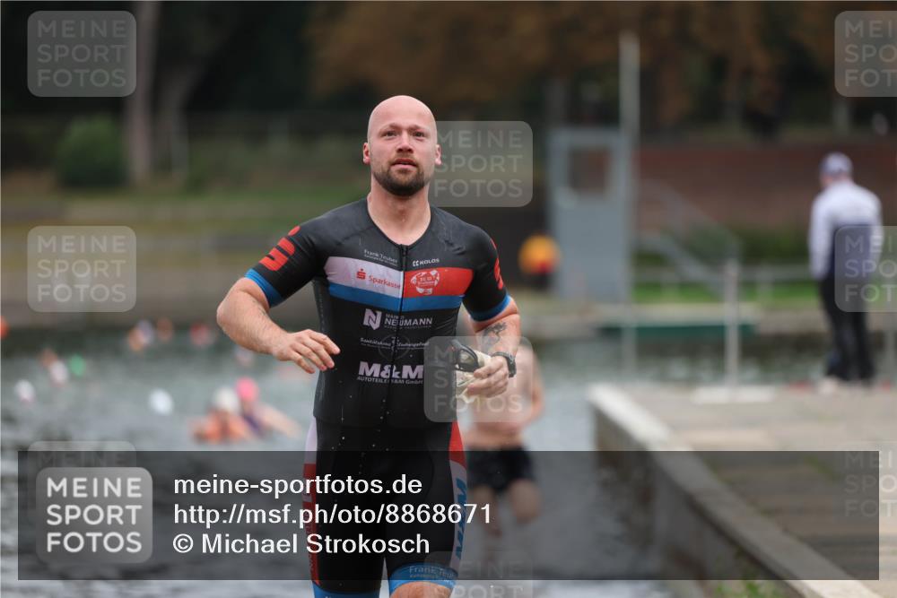14.09.2025 - Stadtparktriathlon Michael Strokosch http://msf.ph/oto/8868671 14.09.2025 10:33:41 Schwimmen 765, 818 meine-sportfotos.de