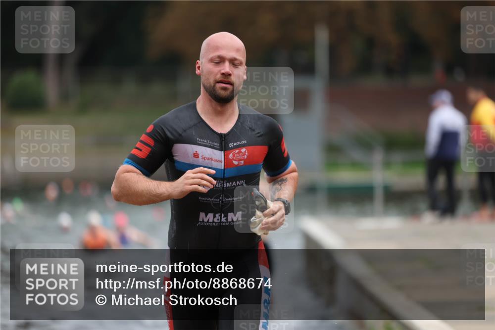 14.09.2025 - Stadtparktriathlon Michael Strokosch http://msf.ph/oto/8868674 14.09.2025 10:33:42 Schwimmen 765, 818 meine-sportfotos.de