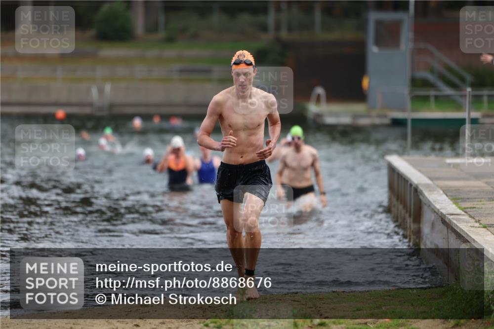 14.09.2025 - Stadtparktriathlon Michael Strokosch http://msf.ph/oto/8868676 14.09.2025 10:33:44 Schwimmen 754, 765, 818 meine-sportfotos.de
