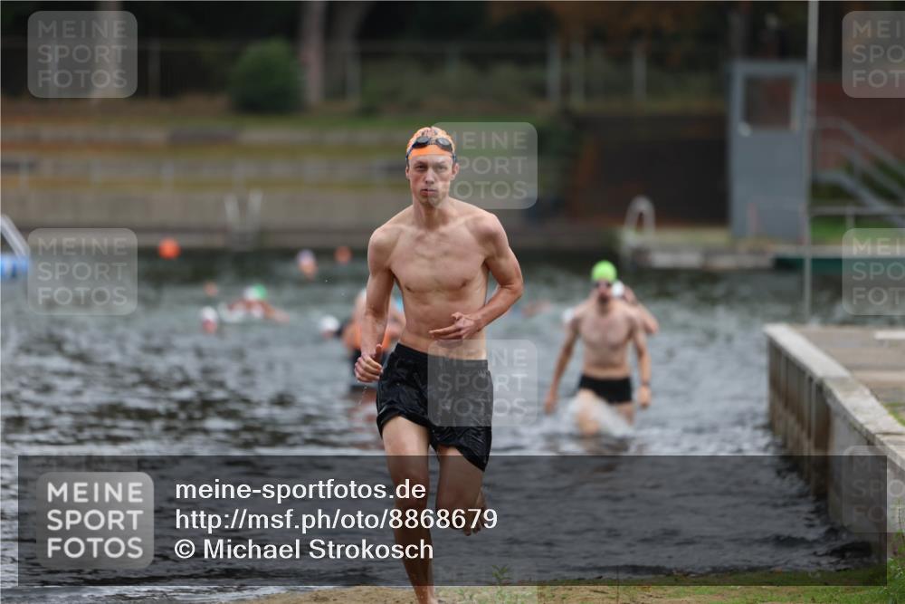 14.09.2025 - Stadtparktriathlon Michael Strokosch http://msf.ph/oto/8868679 14.09.2025 10:33:44 Schwimmen 754, 765, 818 meine-sportfotos.de