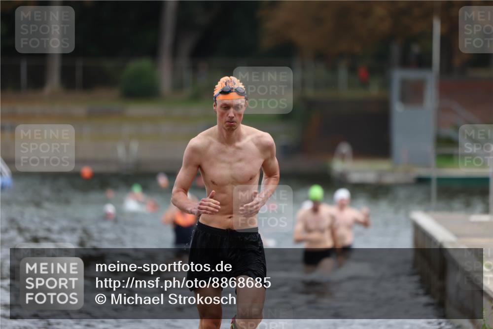 14.09.2025 - Stadtparktriathlon Michael Strokosch http://msf.ph/oto/8868685 14.09.2025 10:33:45 Schwimmen 754, 765, 818 meine-sportfotos.de