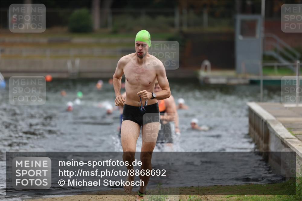 14.09.2025 - Stadtparktriathlon Michael Strokosch http://msf.ph/oto/8868692 14.09.2025 10:33:54 Schwimmen 754, 778, 791, 820 meine-sportfotos.de