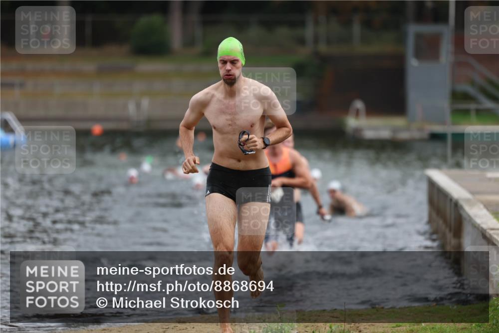14.09.2025 - Stadtparktriathlon Michael Strokosch http://msf.ph/oto/8868694 14.09.2025 10:33:54 Schwimmen 754, 778, 791, 820 meine-sportfotos.de