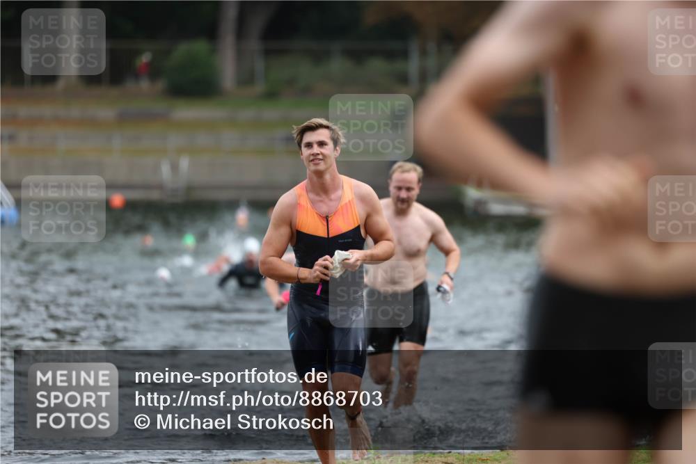 14.09.2025 - Stadtparktriathlon Michael Strokosch http://msf.ph/oto/8868703 14.09.2025 10:33:57 Schwimmen 729, 754, 778, 791, 820 meine-sportfotos.de