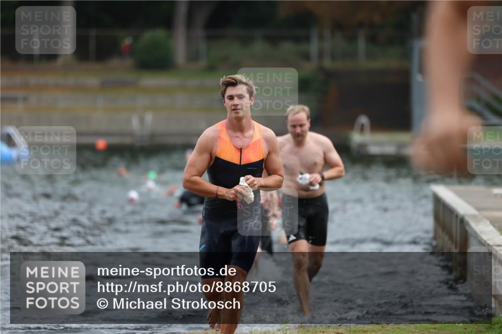 14.09.2025 - Stadtparktriathlon Michael Strokosch http://msf.ph/oto/8868705 14.09.2025 10:33:58 Schwimmen 729, 754, 778, 791, 820 meine-sportfotos.de