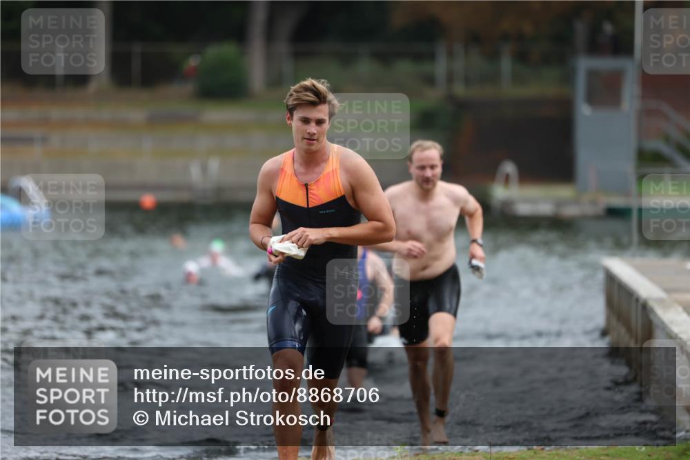 14.09.2025 - Stadtparktriathlon Michael Strokosch http://msf.ph/oto/8868706 14.09.2025 10:33:58 Schwimmen 729, 754, 778, 791, 820 meine-sportfotos.de