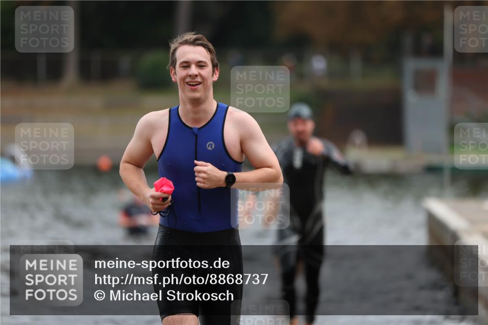 14.09.2025 - Stadtparktriathlon Michael Strokosch http://msf.ph/oto/8868737 14.09.2025 10:34:05 Schwimmen 729, 771, 778, 820 meine-sportfotos.de