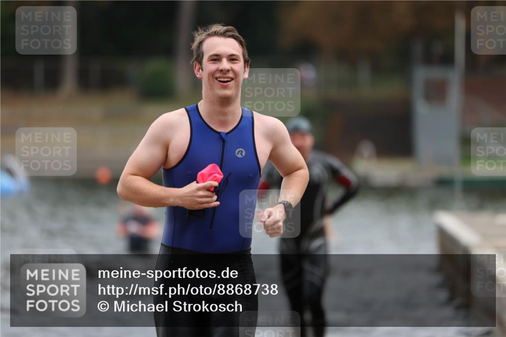 14.09.2025 - Stadtparktriathlon Michael Strokosch http://msf.ph/oto/8868738 14.09.2025 10:34:06 Schwimmen 729, 771, 778, 820 meine-sportfotos.de