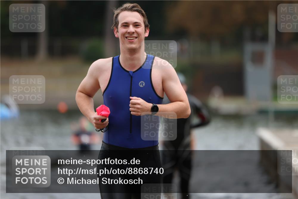 14.09.2025 - Stadtparktriathlon Michael Strokosch http://msf.ph/oto/8868740 14.09.2025 10:34:06 Schwimmen 729, 771, 778, 820 meine-sportfotos.de
