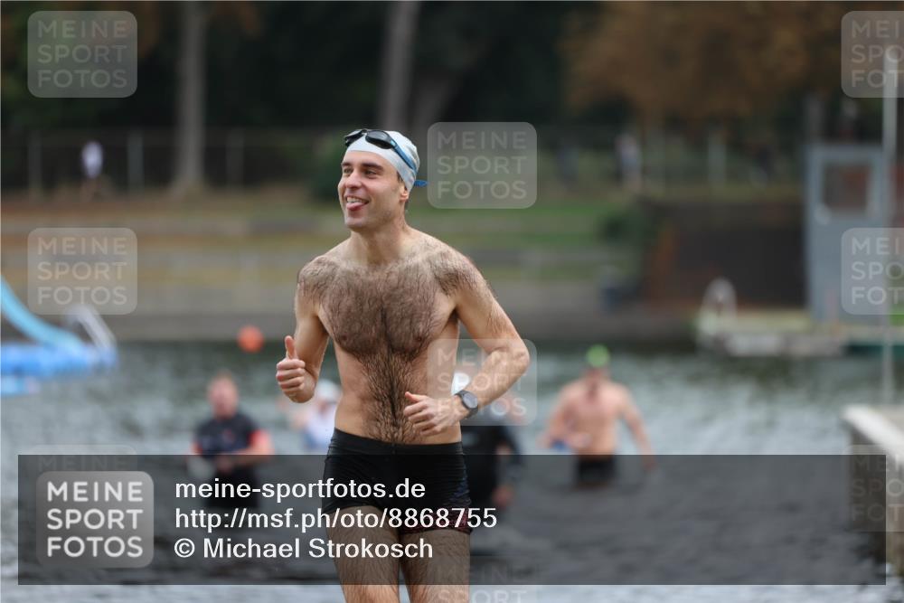 14.09.2025 - Stadtparktriathlon Michael Strokosch http://msf.ph/oto/8868755 14.09.2025 10:34:11 Schwimmen 729, 771, 774 meine-sportfotos.de