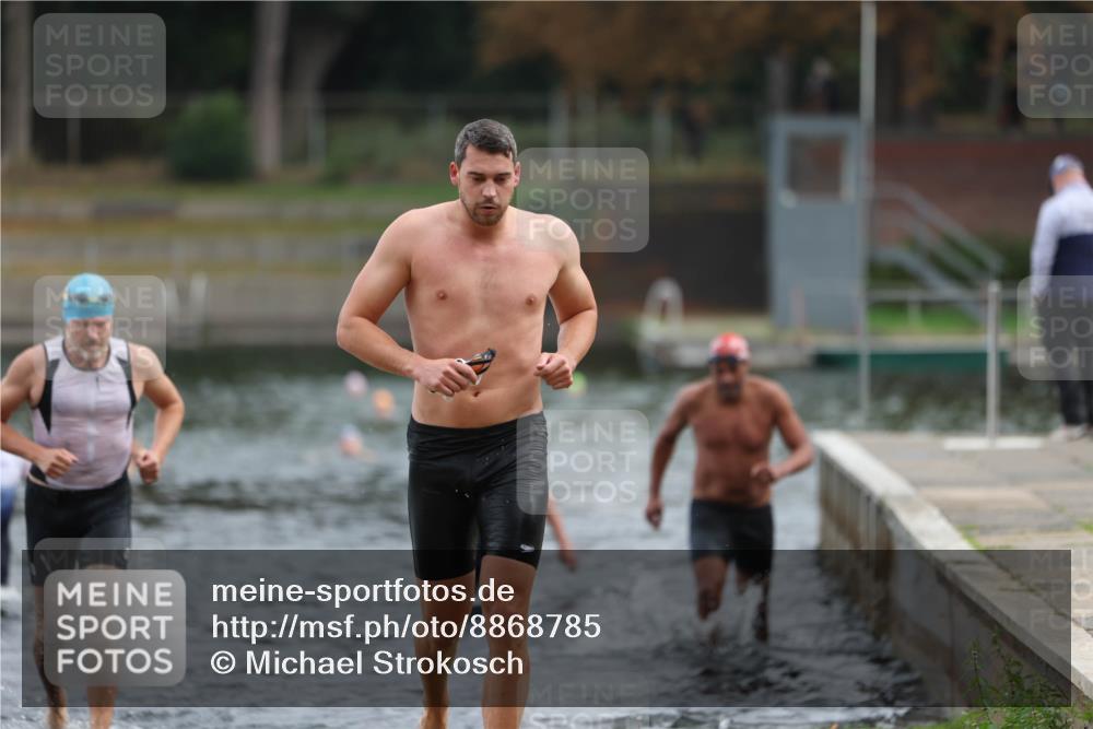 14.09.2025 - Stadtparktriathlon Michael Strokosch http://msf.ph/oto/8868785 14.09.2025 10:34:26 Schwimmen 728, 744, 746, 755, 774, 803 meine-sportfotos.de