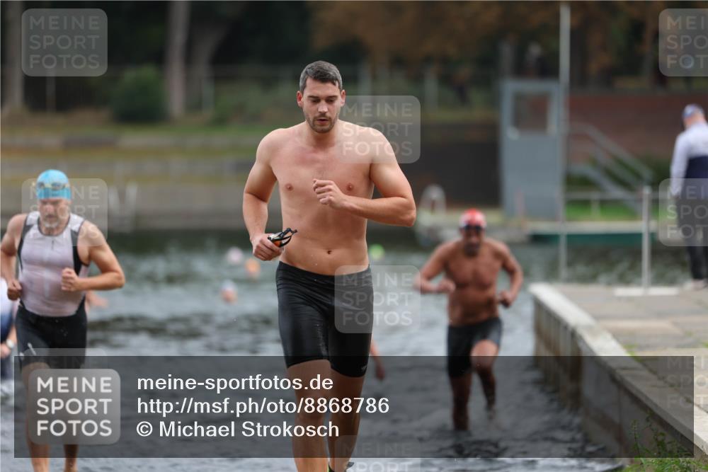 14.09.2025 - Stadtparktriathlon Michael Strokosch http://msf.ph/oto/8868786 14.09.2025 10:34:27 Schwimmen 728, 744, 746, 755, 774, 803 meine-sportfotos.de