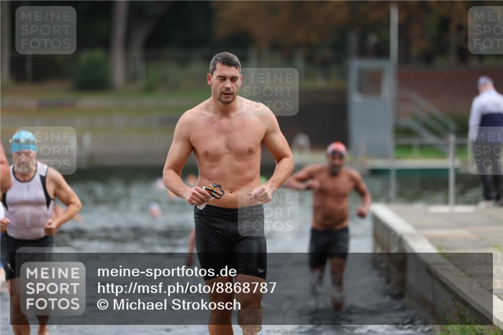 14.09.2025 - Stadtparktriathlon Michael Strokosch http://msf.ph/oto/8868787 14.09.2025 10:34:27 Schwimmen 728, 744, 746, 755, 774, 803 meine-sportfotos.de