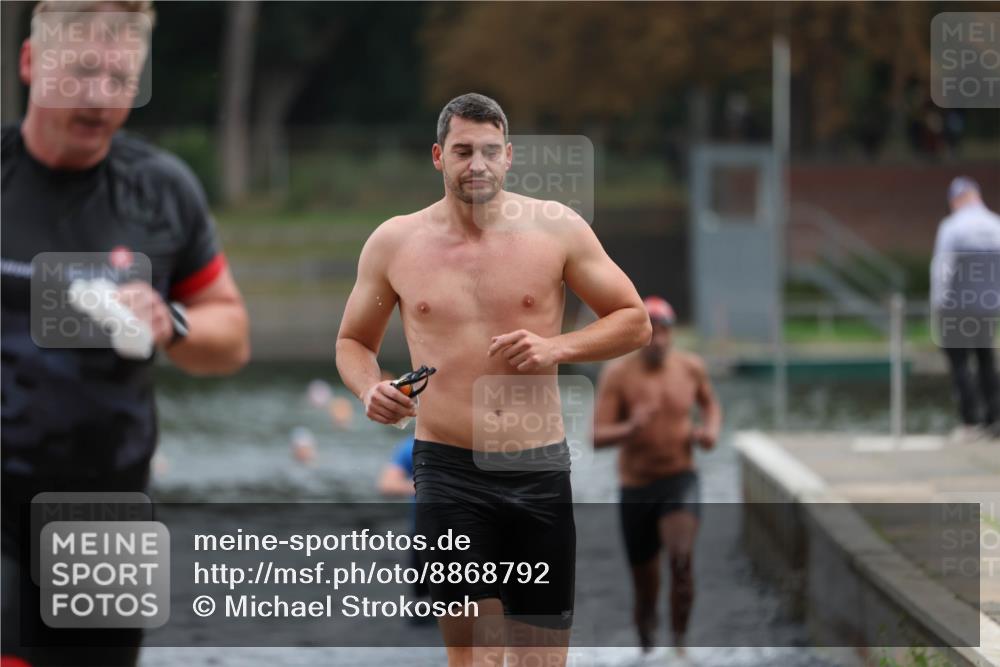 14.09.2025 - Stadtparktriathlon Michael Strokosch http://msf.ph/oto/8868792 14.09.2025 10:34:28 Schwimmen 728, 744, 746, 755, 803 meine-sportfotos.de