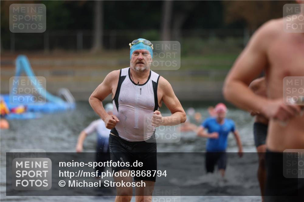 14.09.2025 - Stadtparktriathlon Michael Strokosch http://msf.ph/oto/8868794 14.09.2025 10:34:30 Schwimmen 728, 744, 746, 755, 803 meine-sportfotos.de