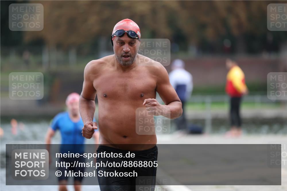 14.09.2025 - Stadtparktriathlon Michael Strokosch http://msf.ph/oto/8868805 14.09.2025 10:34:33 Schwimmen 728, 744, 746, 755 meine-sportfotos.de