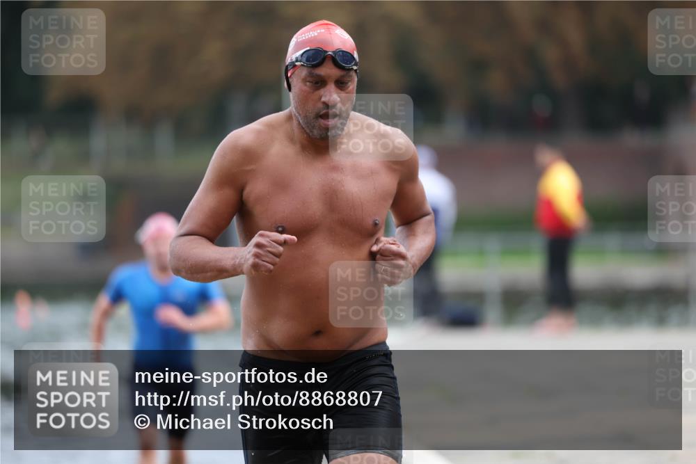 14.09.2025 - Stadtparktriathlon Michael Strokosch http://msf.ph/oto/8868807 14.09.2025 10:34:34 Schwimmen 728, 744, 746 meine-sportfotos.de