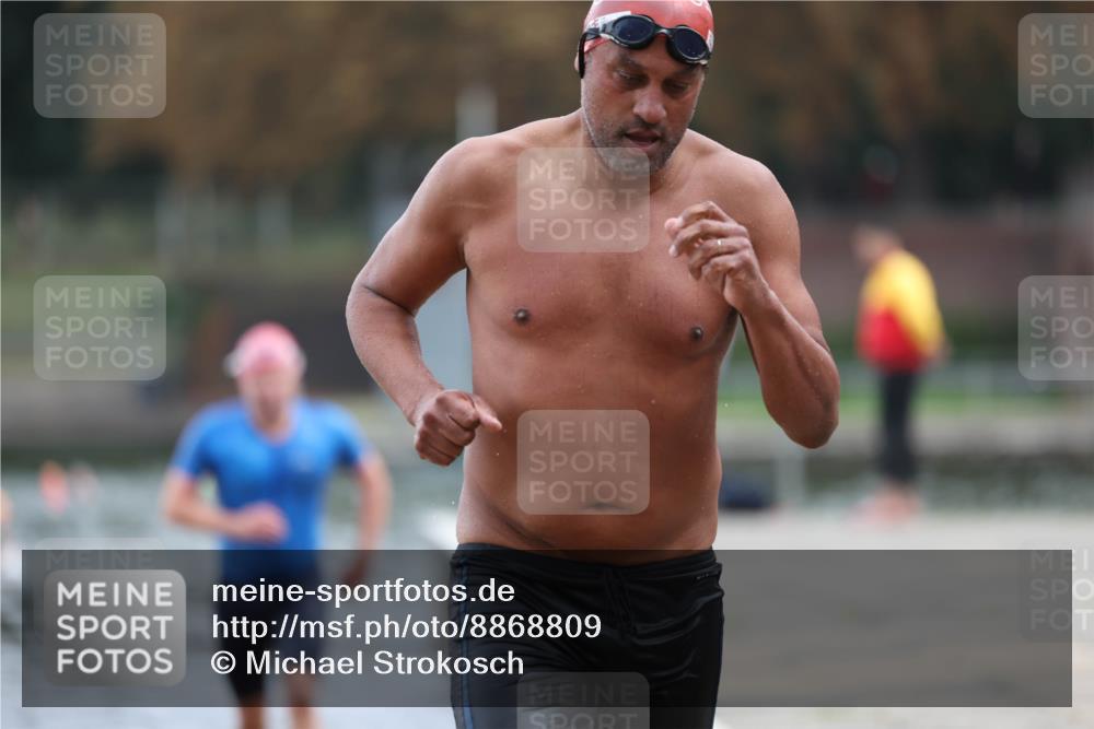 14.09.2025 - Stadtparktriathlon Michael Strokosch http://msf.ph/oto/8868809 14.09.2025 10:34:34 Schwimmen 728, 744, 746 meine-sportfotos.de