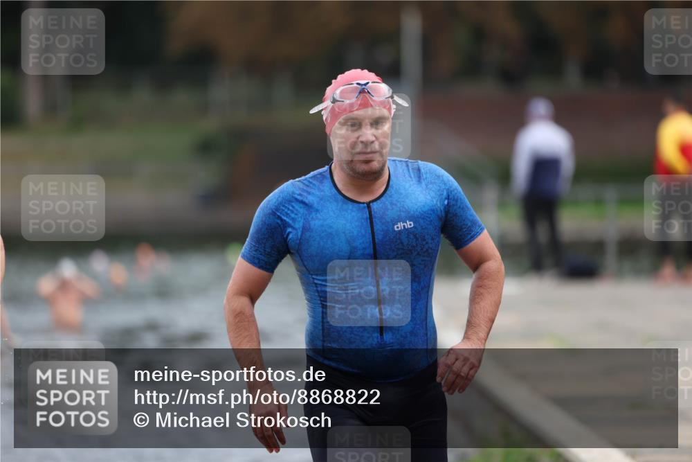 14.09.2025 - Stadtparktriathlon Michael Strokosch http://msf.ph/oto/8868822 14.09.2025 10:34:37 Schwimmen 728, 744, 746 meine-sportfotos.de
