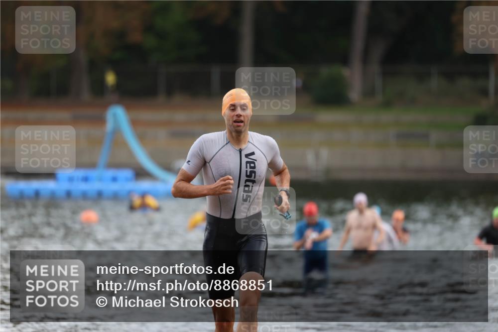 14.09.2025 - Stadtparktriathlon Michael Strokosch http://msf.ph/oto/8868851 14.09.2025 10:35:25 Schwimmen 760 meine-sportfotos.de