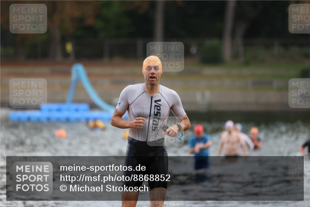 14.09.2025 - Stadtparktriathlon Michael Strokosch http://msf.ph/oto/8868852 14.09.2025 10:35:25 Schwimmen 760 meine-sportfotos.de