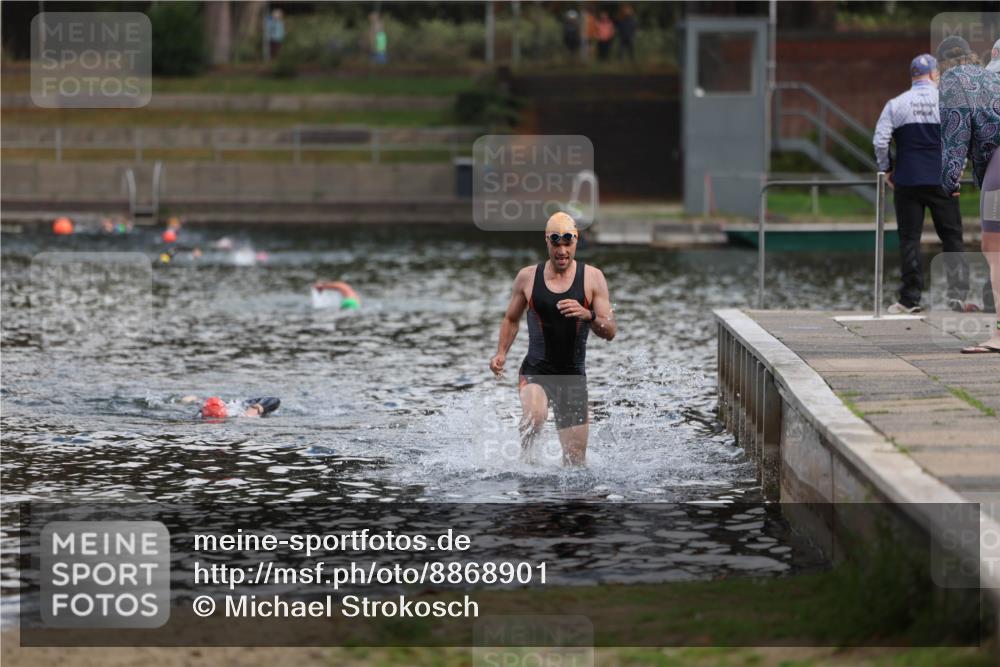 14.09.2025 - Stadtparktriathlon Michael Strokosch http://msf.ph/oto/8868901 14.09.2025 10:48:38 Schwimmen 823 meine-sportfotos.de