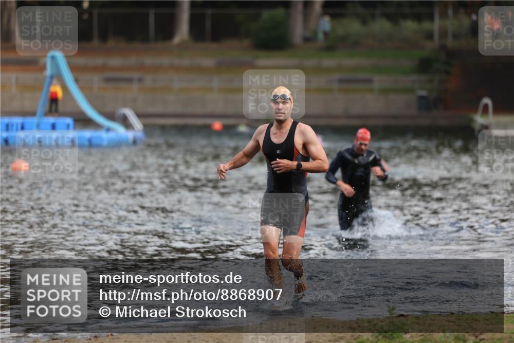 14.09.2025 - Stadtparktriathlon Michael Strokosch http://msf.ph/oto/8868907 14.09.2025 10:48:41 Schwimmen 823, 880 meine-sportfotos.de