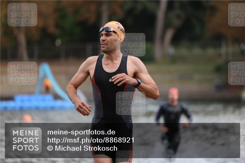 14.09.2025 - Stadtparktriathlon Michael Strokosch http://msf.ph/oto/8868921 14.09.2025 10:48:45 Schwimmen 823, 880 meine-sportfotos.de
