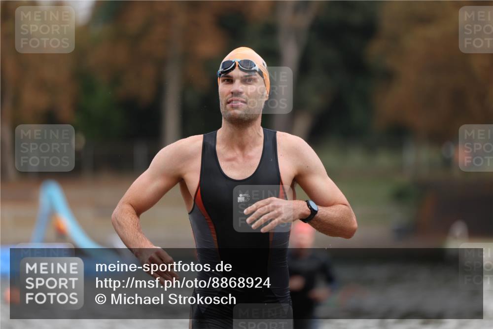 14.09.2025 - Stadtparktriathlon Michael Strokosch http://msf.ph/oto/8868924 14.09.2025 10:48:46 Schwimmen 823, 880 meine-sportfotos.de