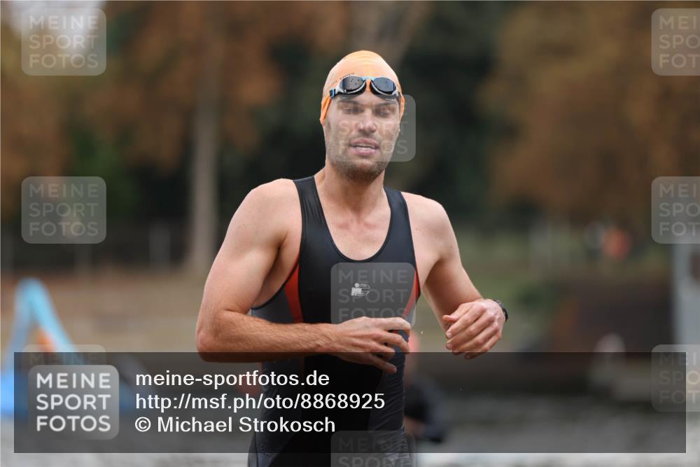 14.09.2025 - Stadtparktriathlon Michael Strokosch http://msf.ph/oto/8868925 14.09.2025 10:48:46 Schwimmen 823, 880 meine-sportfotos.de
