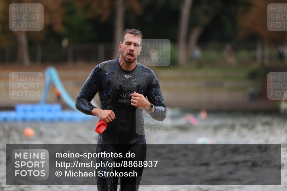 14.09.2025 - Stadtparktriathlon Michael Strokosch http://msf.ph/oto/8868937 14.09.2025 10:48:50 Schwimmen 823, 880 meine-sportfotos.de