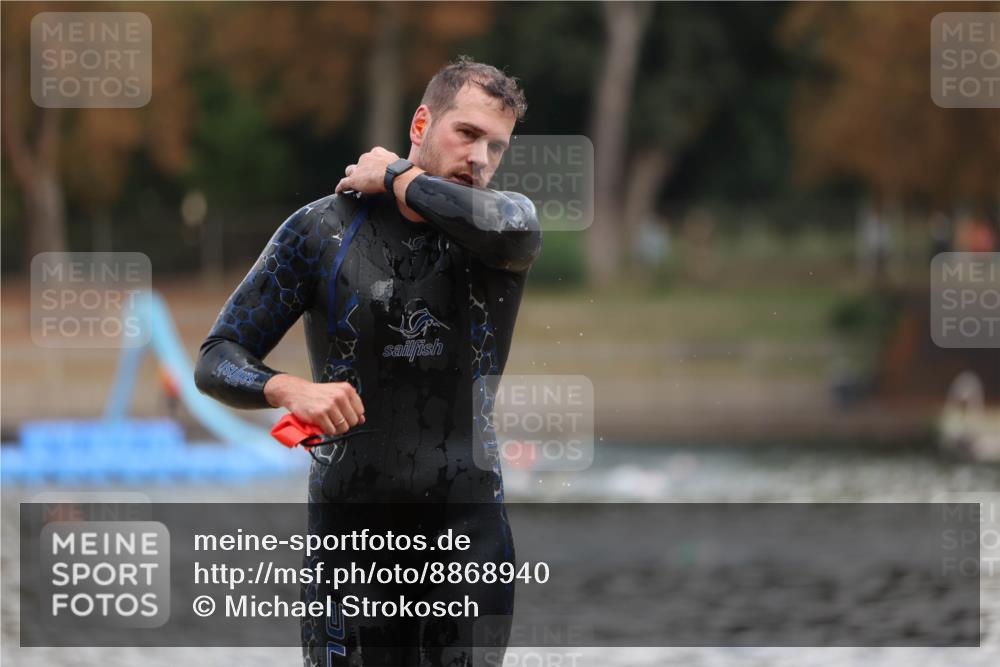 14.09.2025 - Stadtparktriathlon Michael Strokosch http://msf.ph/oto/8868940 14.09.2025 10:48:51 Schwimmen 880 meine-sportfotos.de