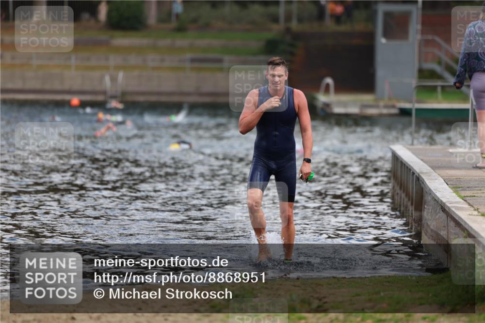 14.09.2025 - Stadtparktriathlon Michael Strokosch http://msf.ph/oto/8868951 14.09.2025 10:49:17 Schwimmen 901 meine-sportfotos.de