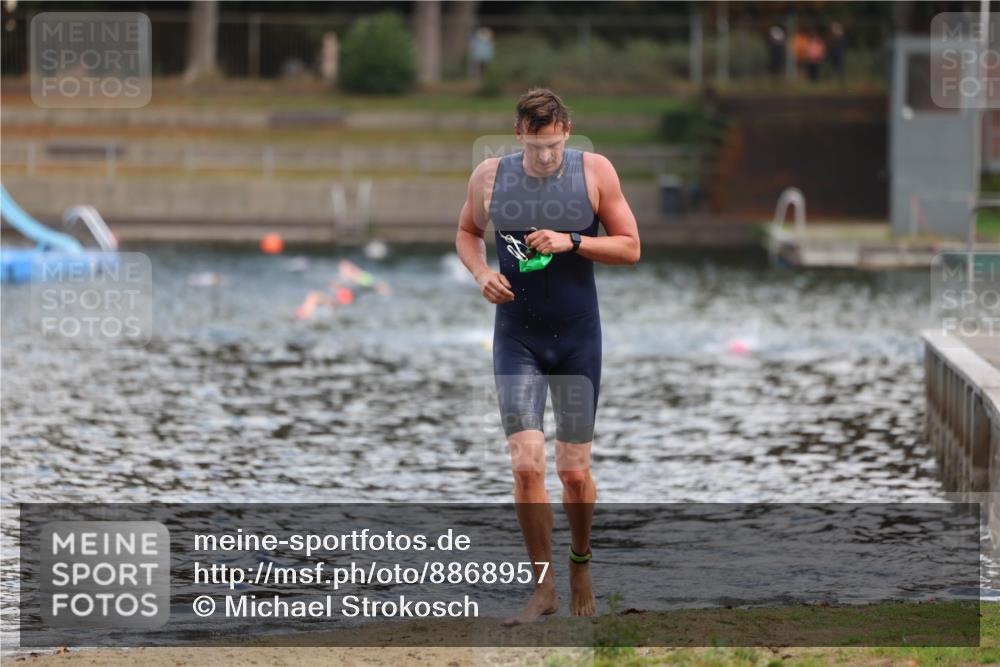 14.09.2025 - Stadtparktriathlon Michael Strokosch http://msf.ph/oto/8868957 14.09.2025 10:49:19 Schwimmen 901 meine-sportfotos.de