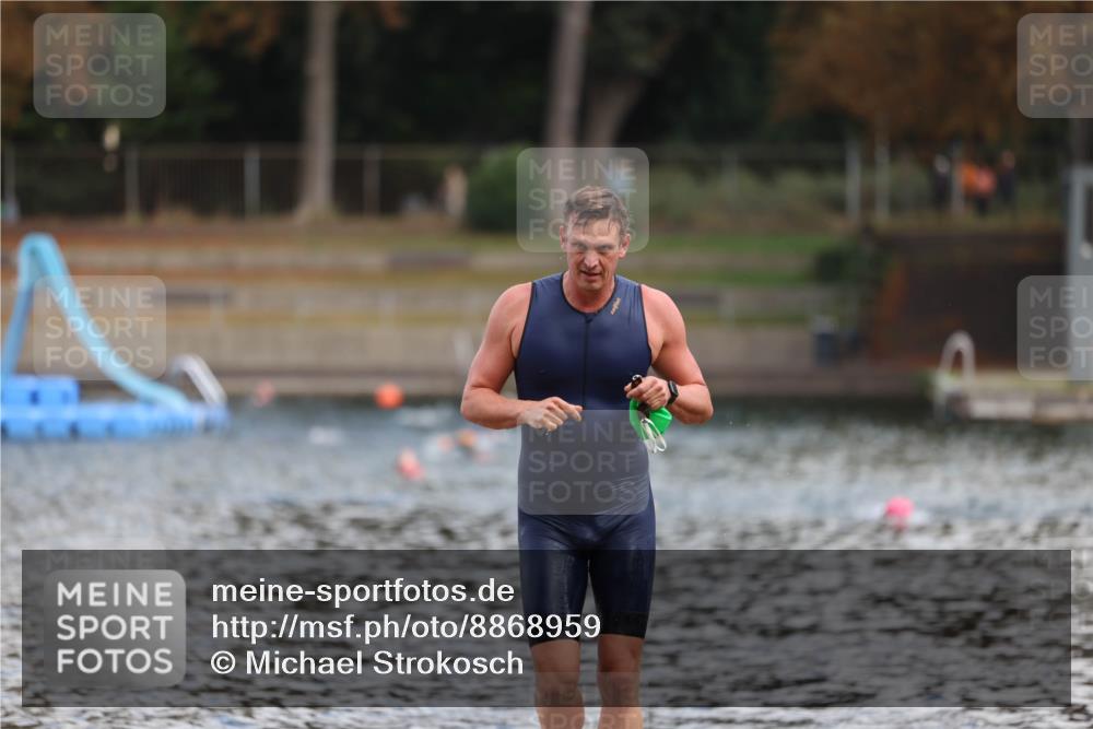 14.09.2025 - Stadtparktriathlon Michael Strokosch http://msf.ph/oto/8868959 14.09.2025 10:49:20 Schwimmen 901 meine-sportfotos.de