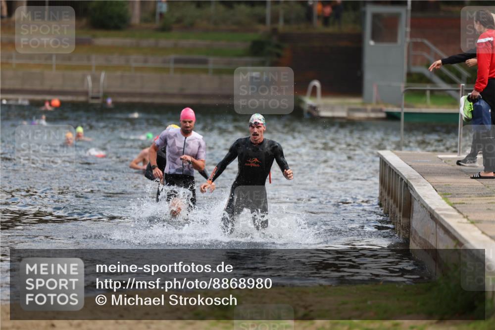 14.09.2025 - Stadtparktriathlon Michael Strokosch http://msf.ph/oto/8868980 14.09.2025 10:49:43 Schwimmen 825, 842, 865 meine-sportfotos.de